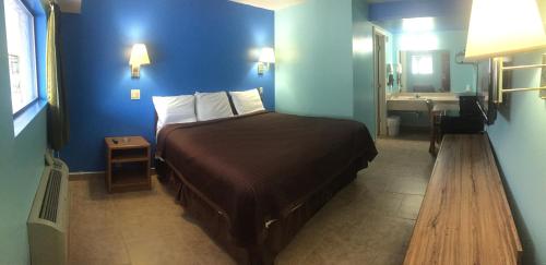 Springdale Inn - photo 3