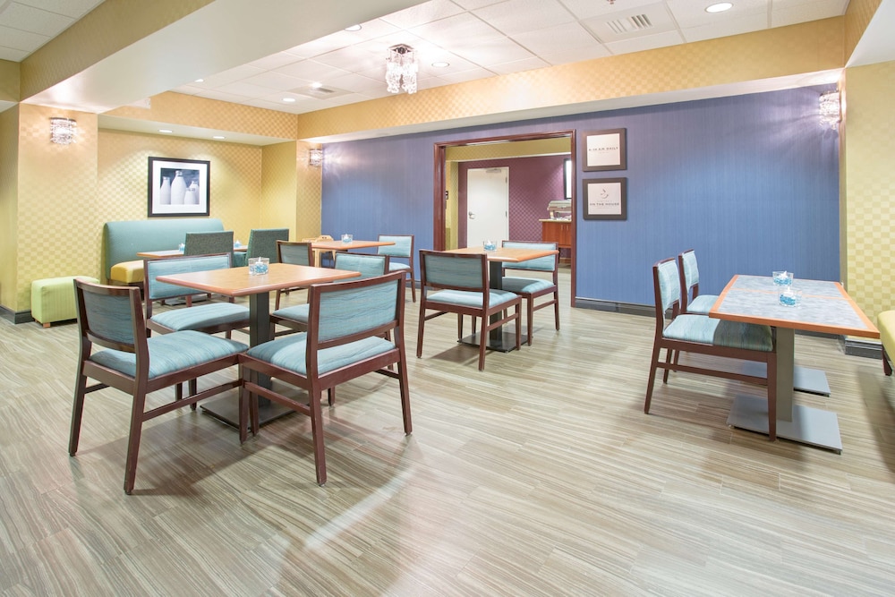 Hampton Inn Santa Rosa - photo 18