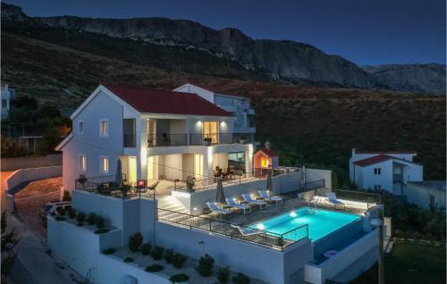 4 Bedroom Awesome Home In Kucine — 5-Star Luxury Hotel in Zrnovnica, Croatia