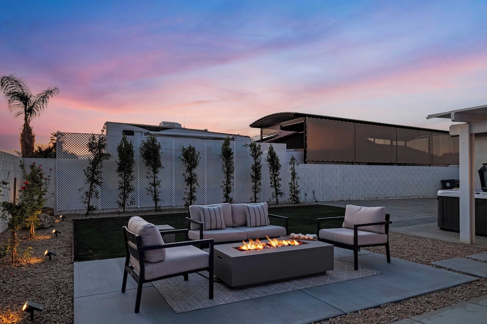 Montego by Avantstay Private Yard w Pool & Hot Tub - photo 41