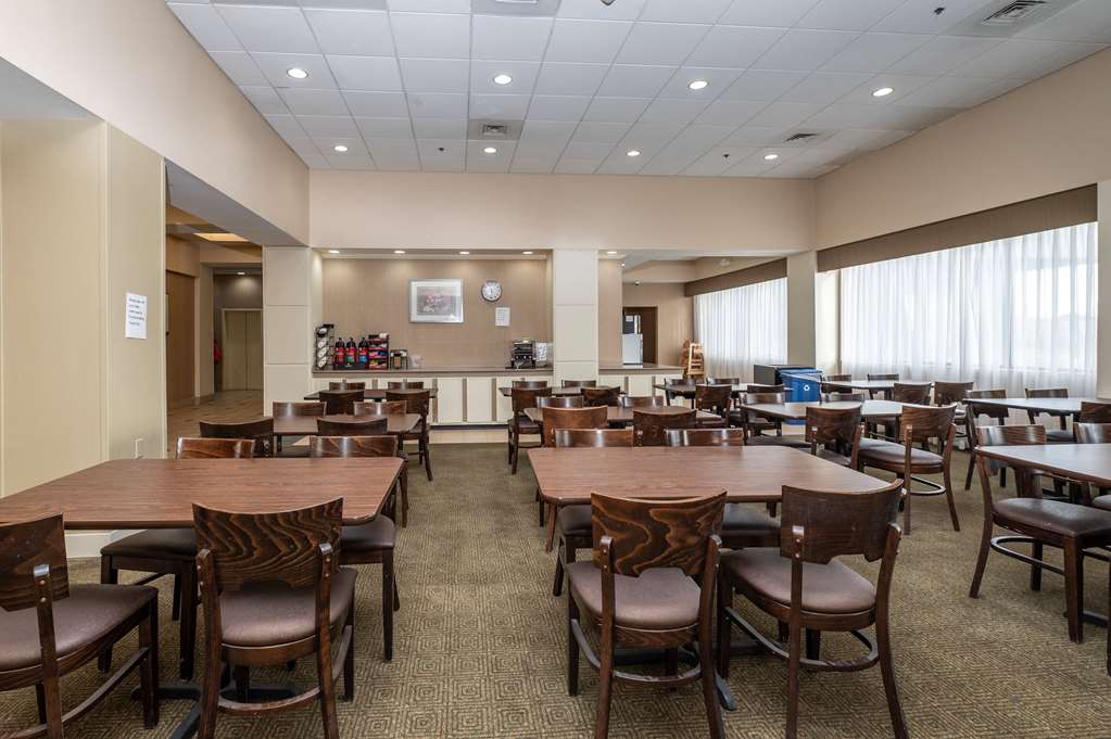 La Quinta Inn & Suites by Wyndham New Haven - photo 32