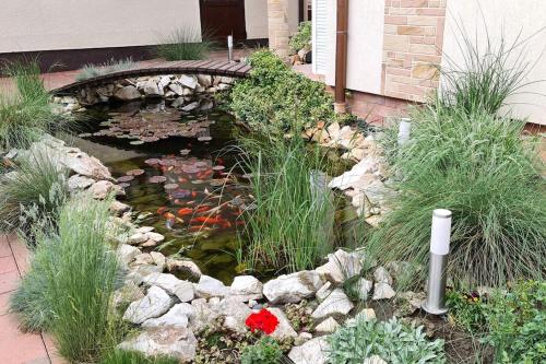 MeLux Airport House — 4-Star Luxury Hotel in Nicolesti, Romania