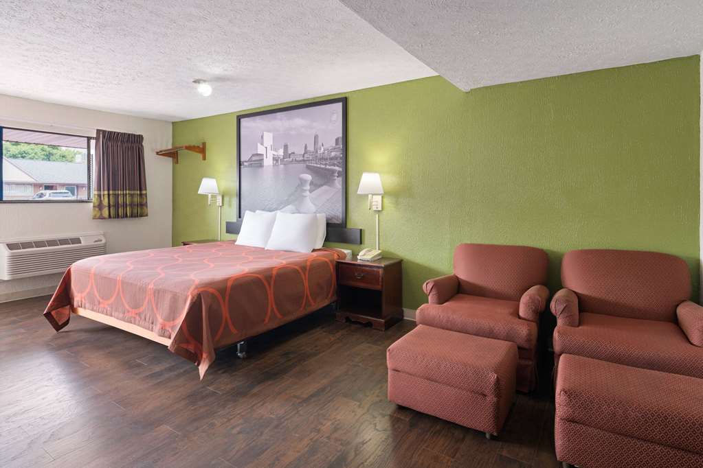 Super 8 by Wyndham Youngstown Girard - photo 21