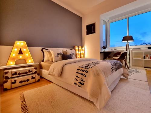 NEW Epic Design AC Balcony Free Parking — 4-Star Luxury Hotel in Linda-A-Velha, Portugal