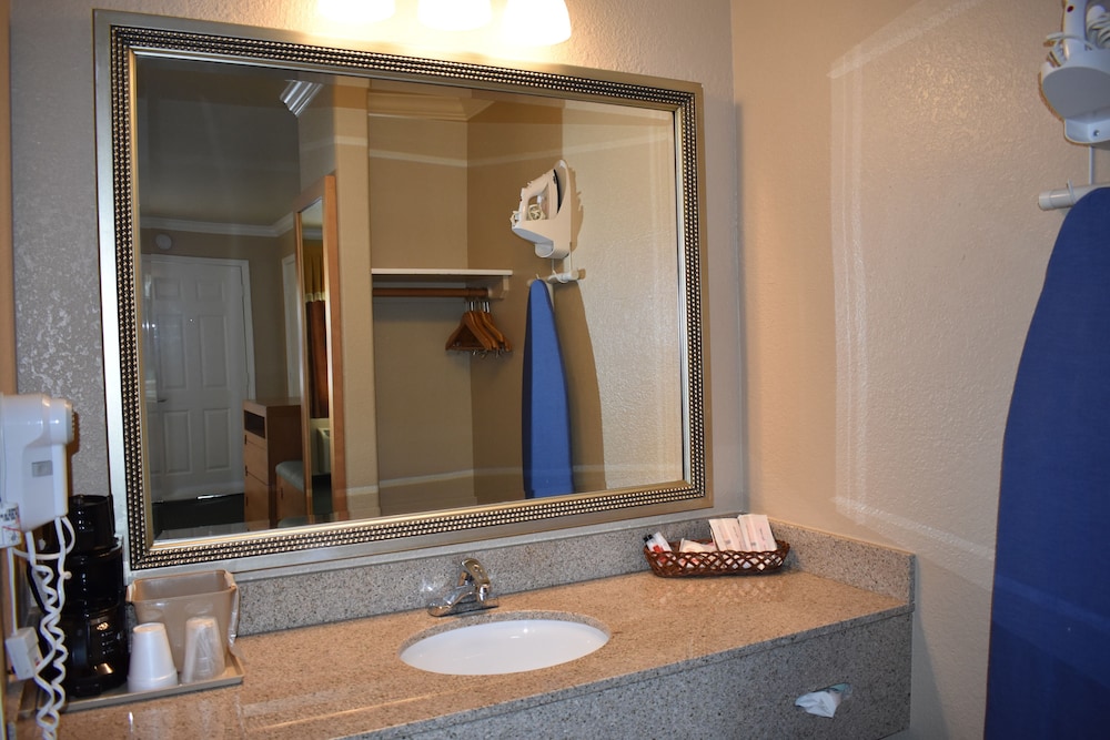 Lake Point Lodge - photo 21