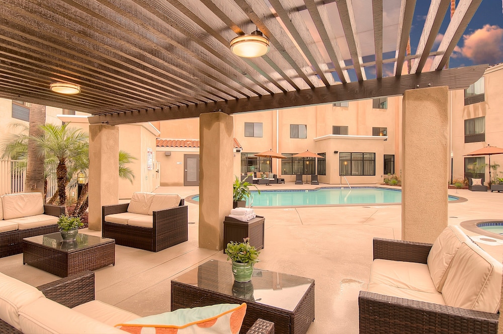 Holiday Inn Express Hotel & Suites Carlsbad Beach by IHG - photo 20