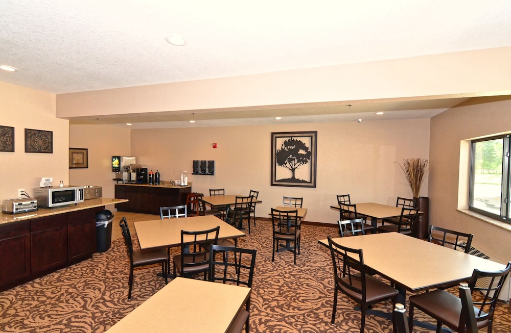 Cobblestone Inn & Suites Clarion - photo 76