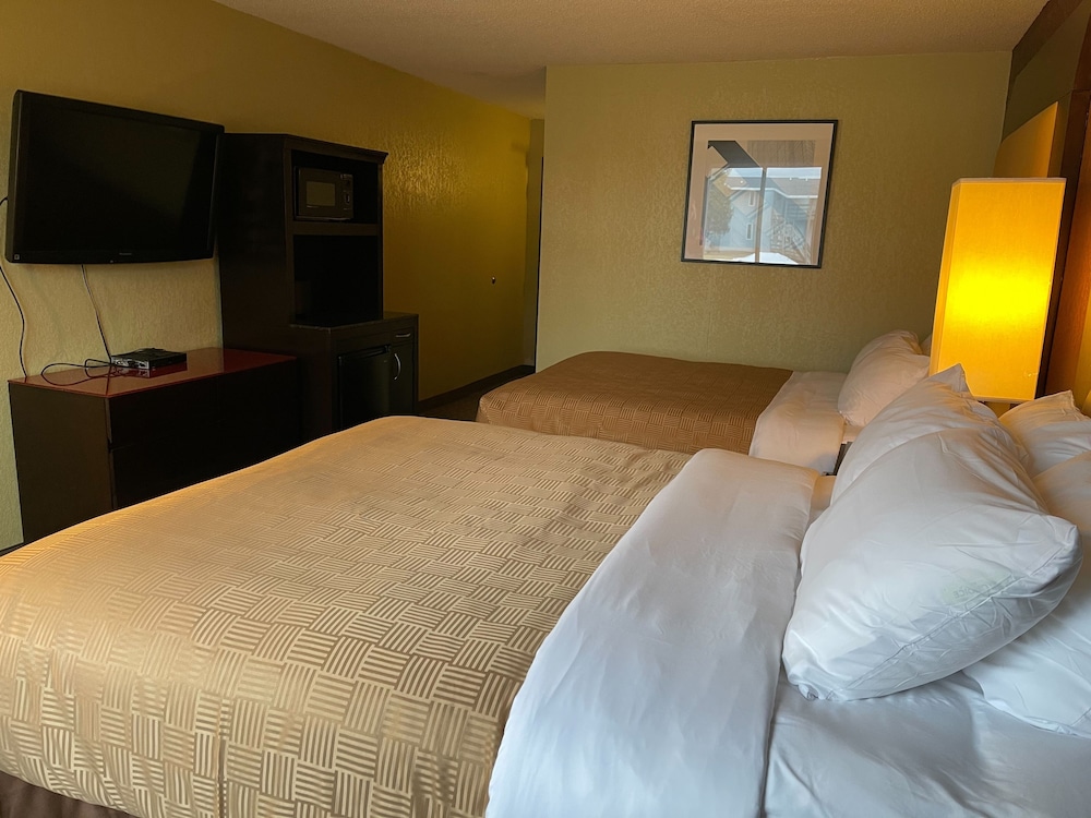 Clarion Inn Hurley WI - photo 7