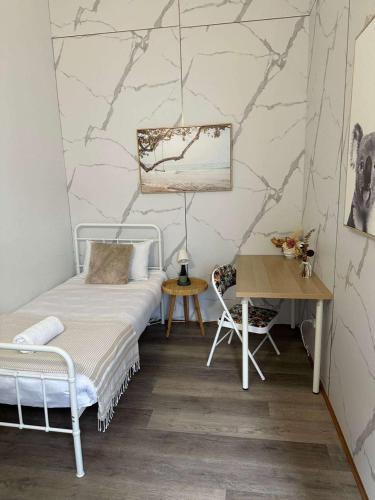 Comfy Single Room in Guildford West with Easy Access Shared Bathroom - last minute hotel in Holroyd