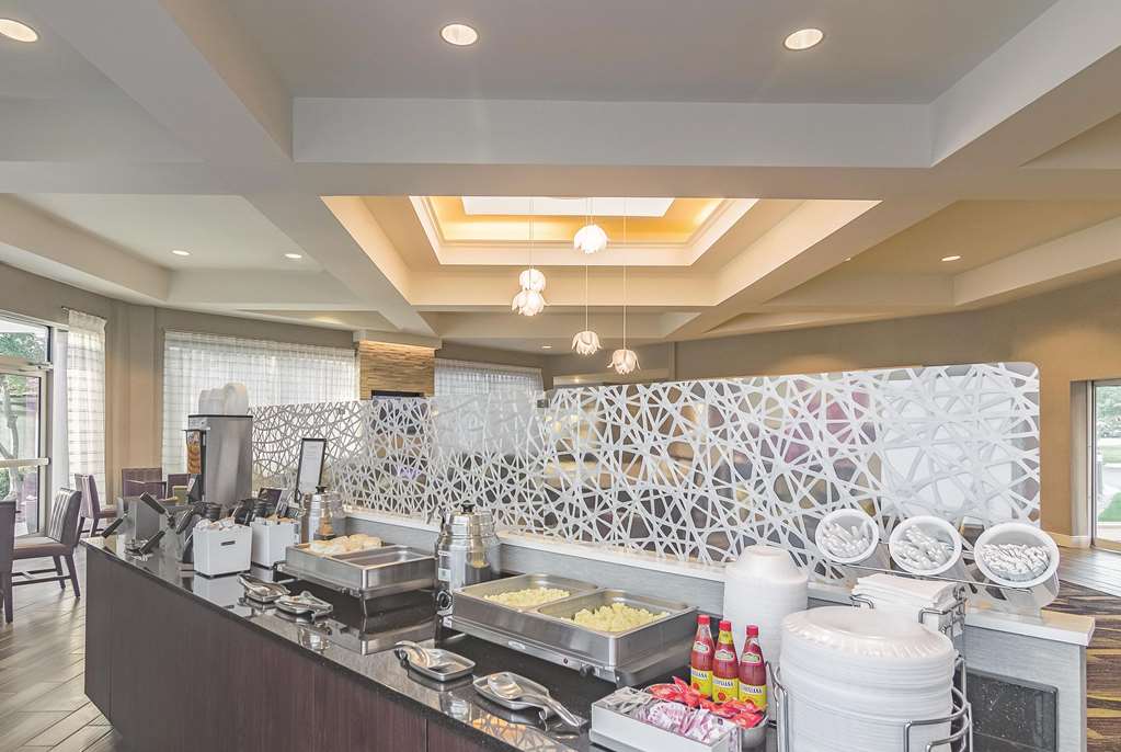 La Quinta Inn & Suites by Wyndham Oklahoma City Norman - photo 53