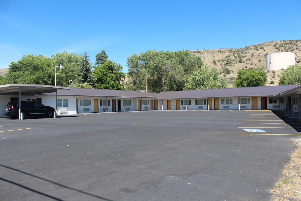 Oregon Trail Inn and Suites - photo 22