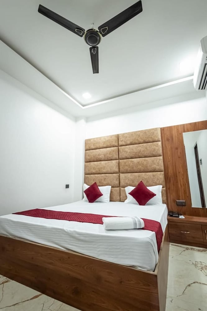 The Satnam Inn — Varanasi — photo 4
