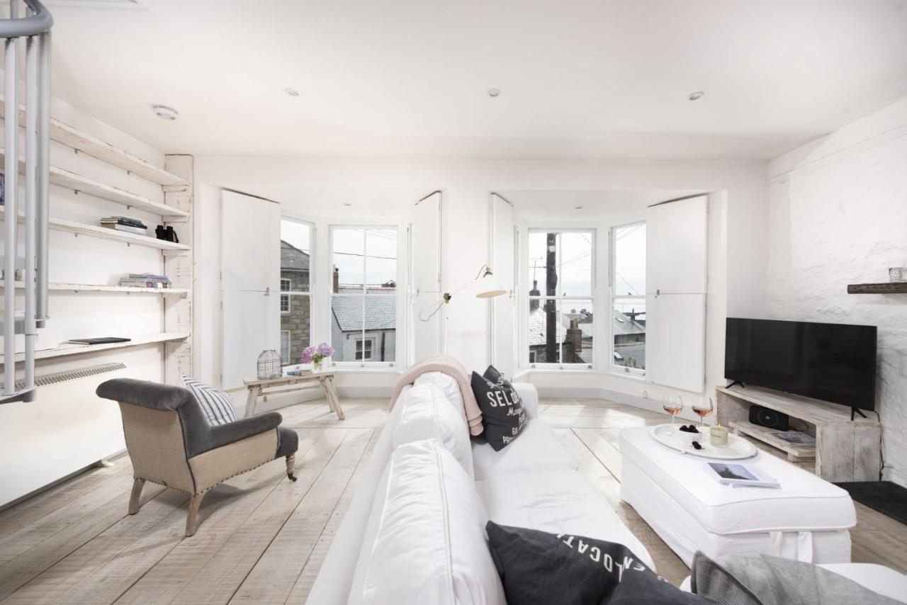 Upper Chandlers Cottage Sea Views — 4-Star Luxury Hotel in Penzance, United Kingdom