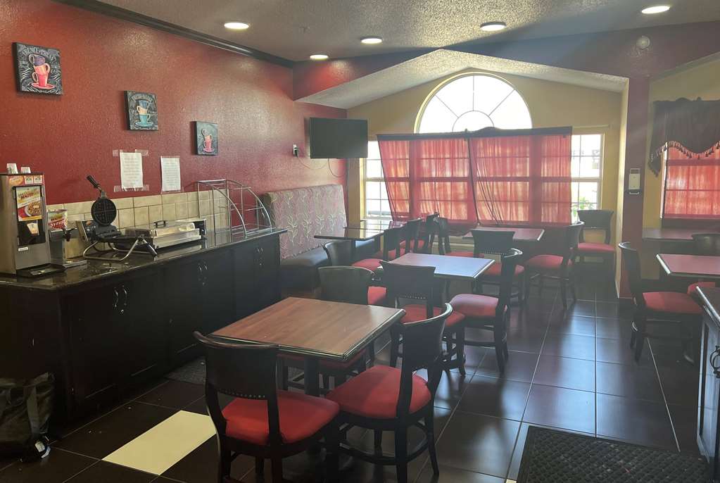 Days Inn & Suites by Wyndham Hutchinson - photo 41