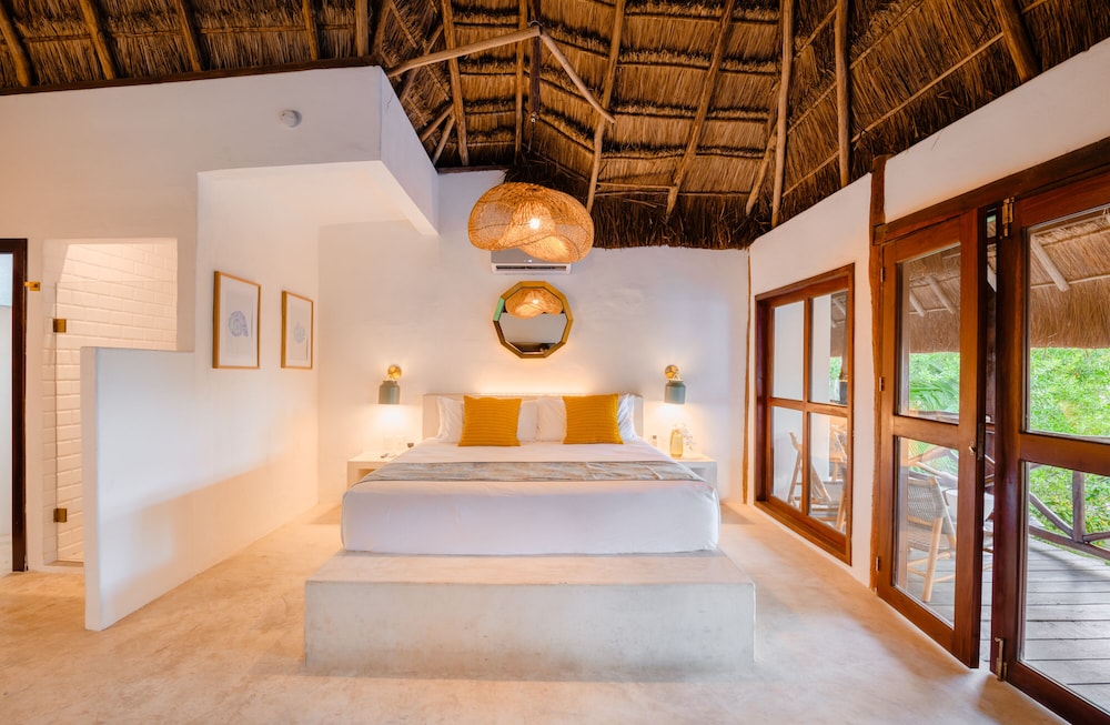 Azulea Bacalar Hotel & Spa Lagoon Front