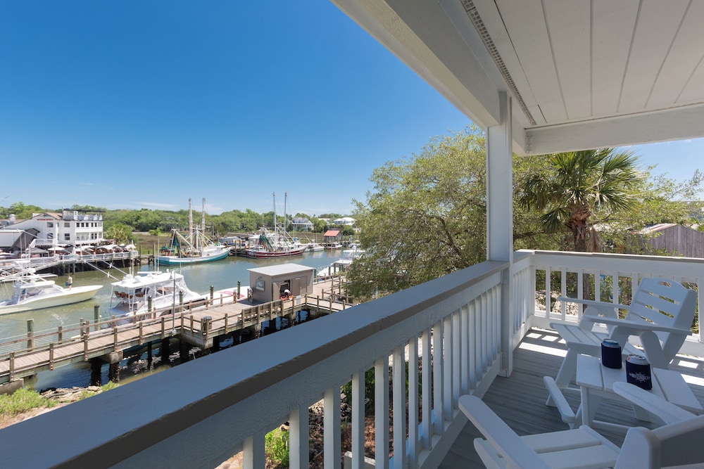Shem Creek Inn - photo 40