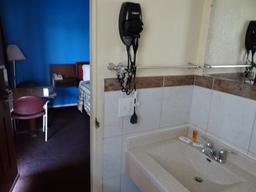 American Inn Sedalia - photo 22