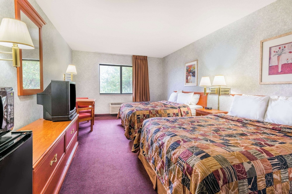 Days Inn by Wyndham Topeka - photo 18