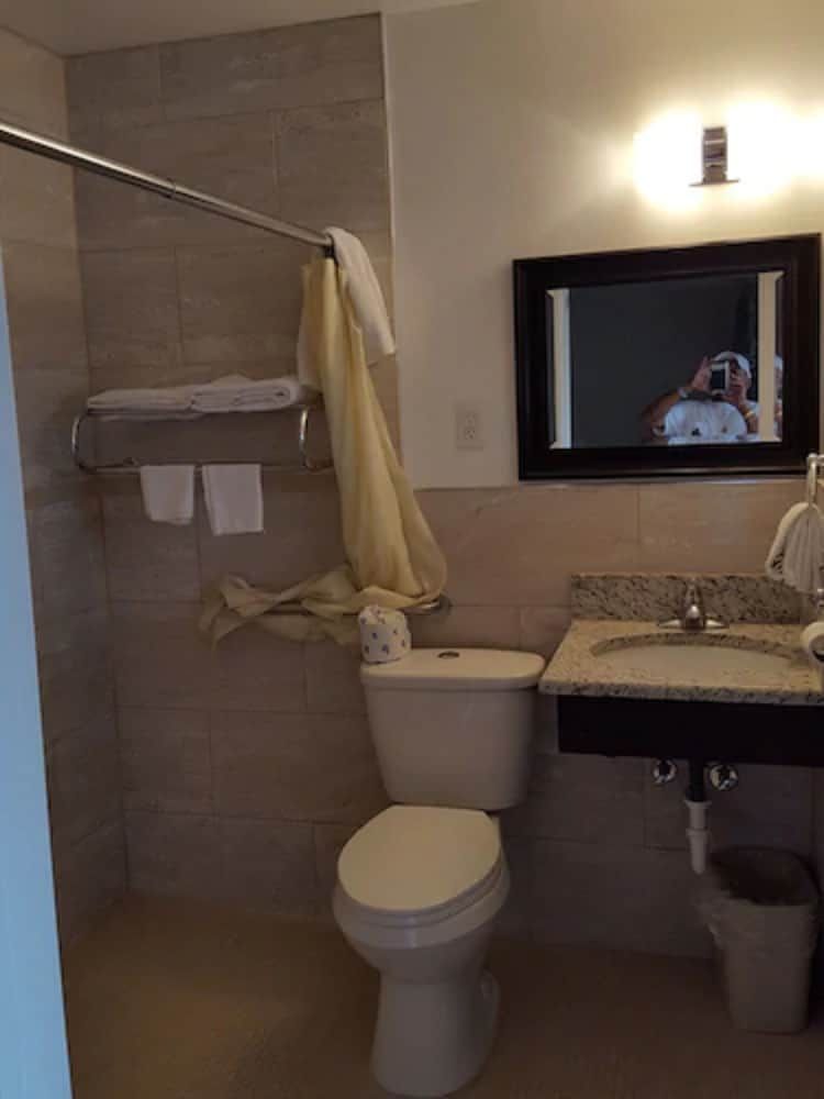 Three Oaks Motel - photo 11