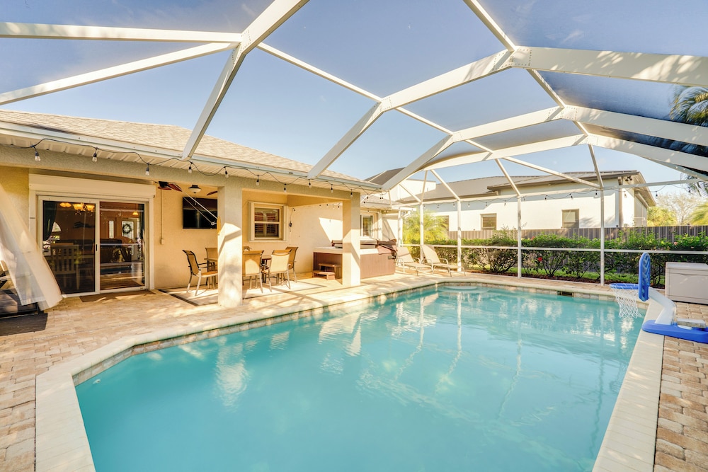 Game Room & Hot Tub: Easy Cape Coral Adventures
