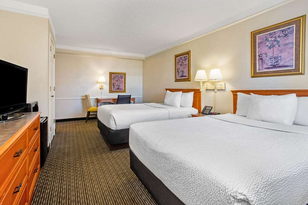 La Quinta Inn Tampa Bay Pinellas Park Clearwater - photo 24
