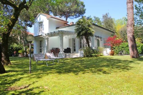 Villa Poveromo — 4-Star Luxury Hotel in Massa, Italy