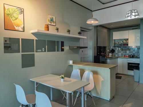 Modern Comfy Suite Room 9Pax — 4-Star Luxury Hotel in Perai, Malaysia