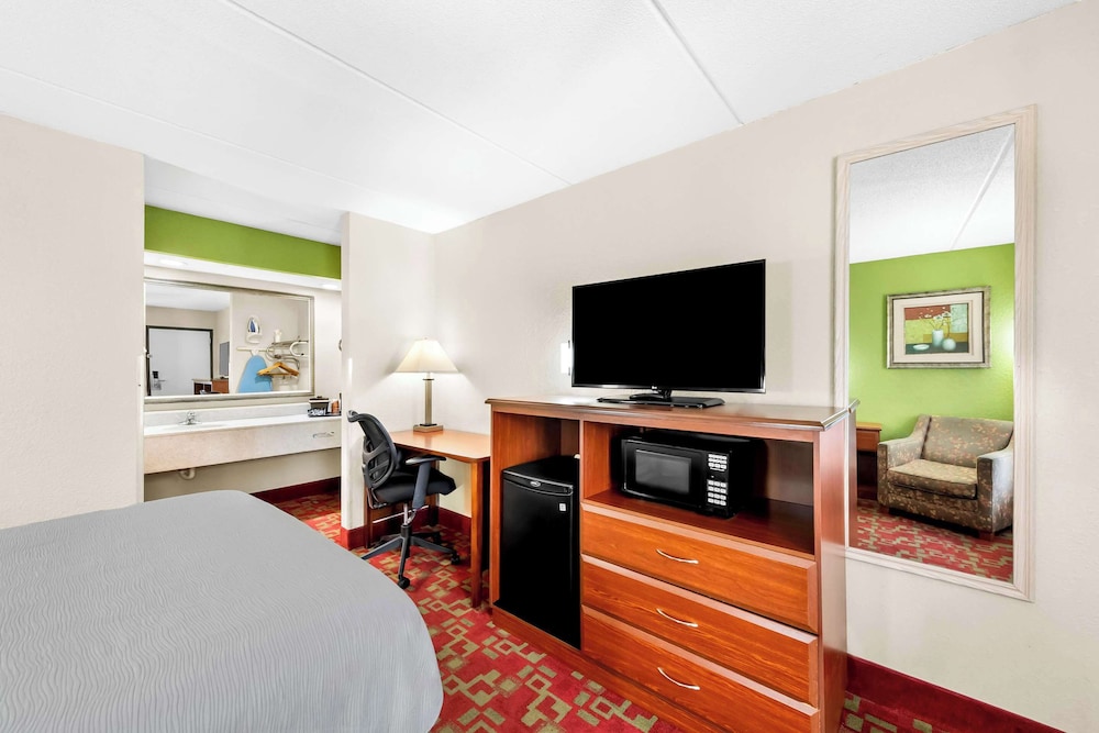 Quality Inn Selma Smithfield - photo 15