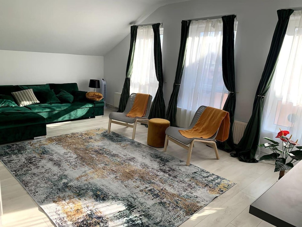 Spacious 3 Bed Apartment Cluj Floresti Near Vivo — 4-Star Luxury Hotel in Floresti, Romania