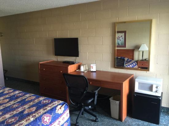 Country Host Motel - photo 8