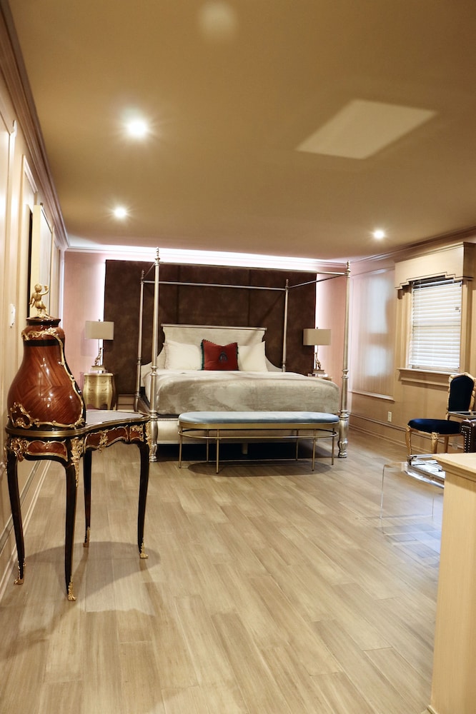 The Edward Hotel - photo 9