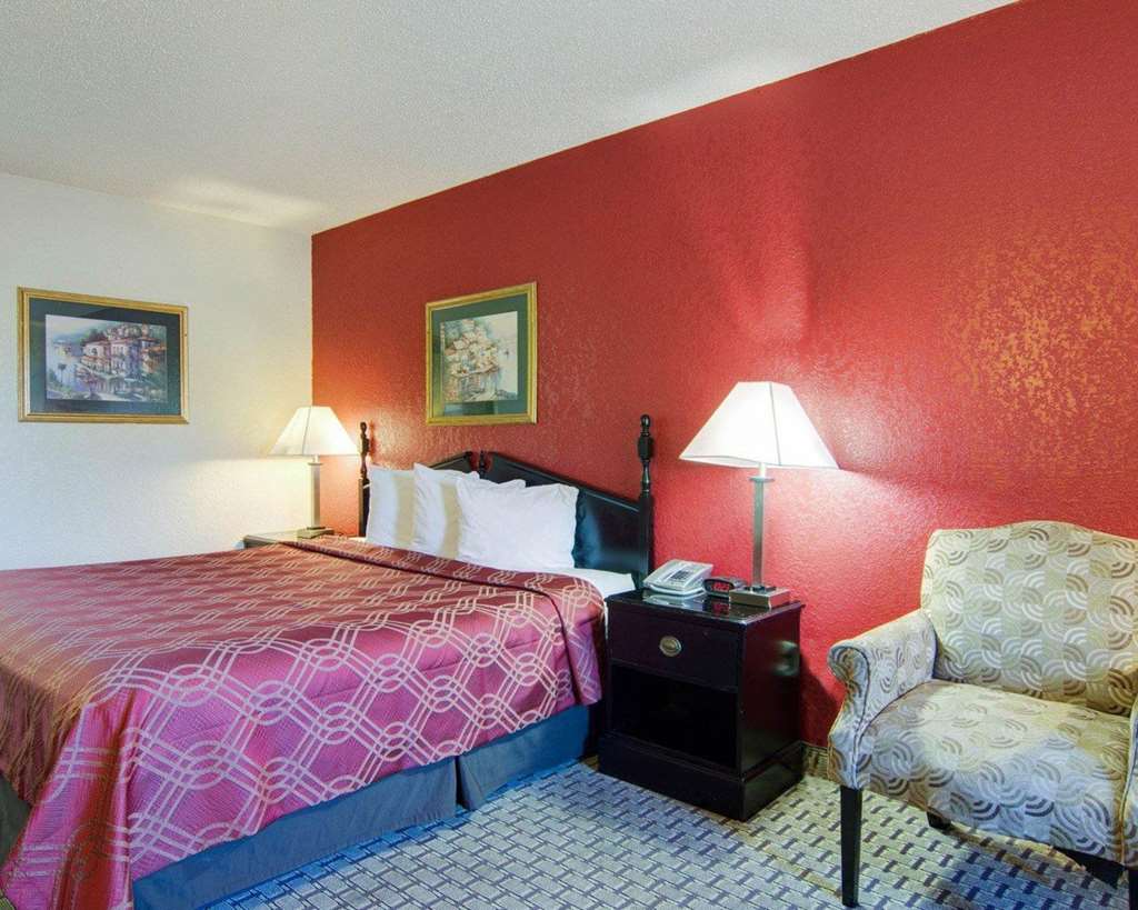 Econo Lodge Pine Bluff - photo 10