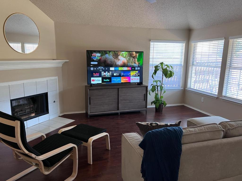 Beautiful Backyard 4 Bd Vacation Home — 4-Star Luxury Hotel in Plano, United States
