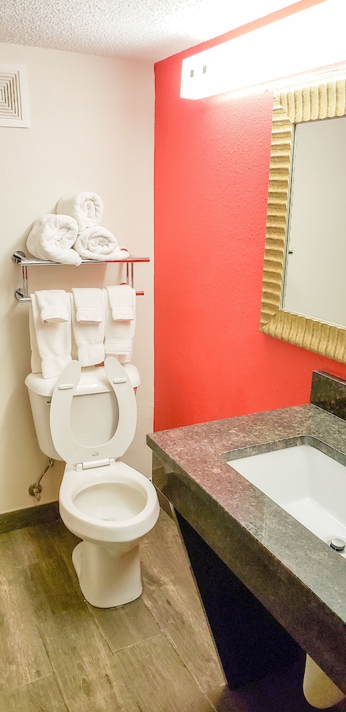 American Inn and Suites Ferndale - photo 20