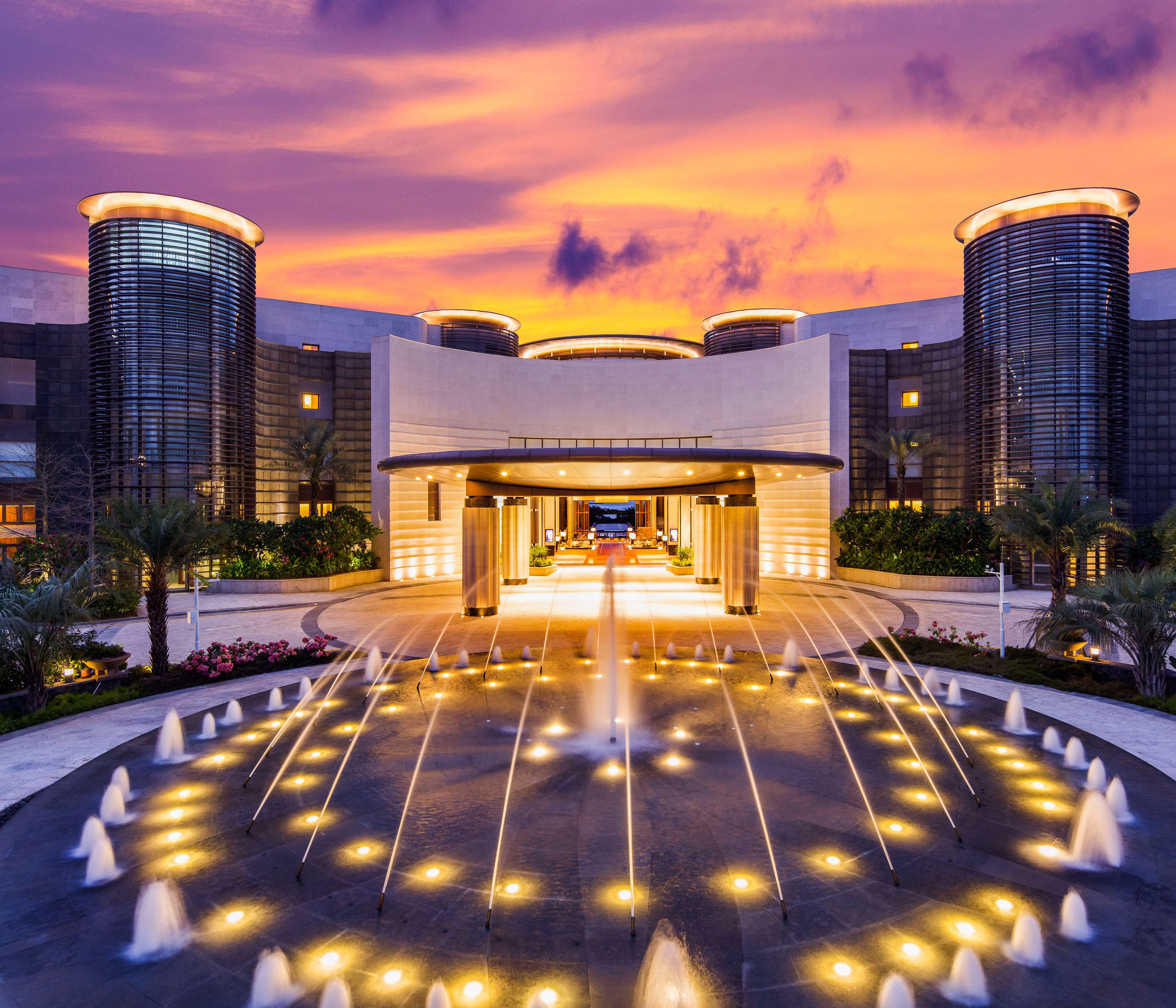 Thousand Cranes Sanya Yazhou Bay Int'l Exchange Centre Curio by Hilton — 4-Star Luxury Hotel in Sanya, People's Republic of China
