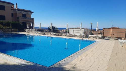 Appartamento Nuccia Box Auto Gratuito e Biancheria Inclusa — 4-Star Luxury Hotel in Pietra Ligure, Italy