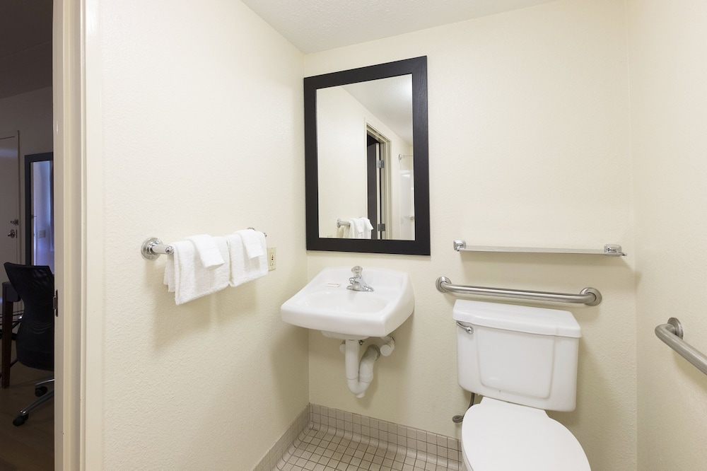Red Roof Inn PLUS West Springfield - photo 27