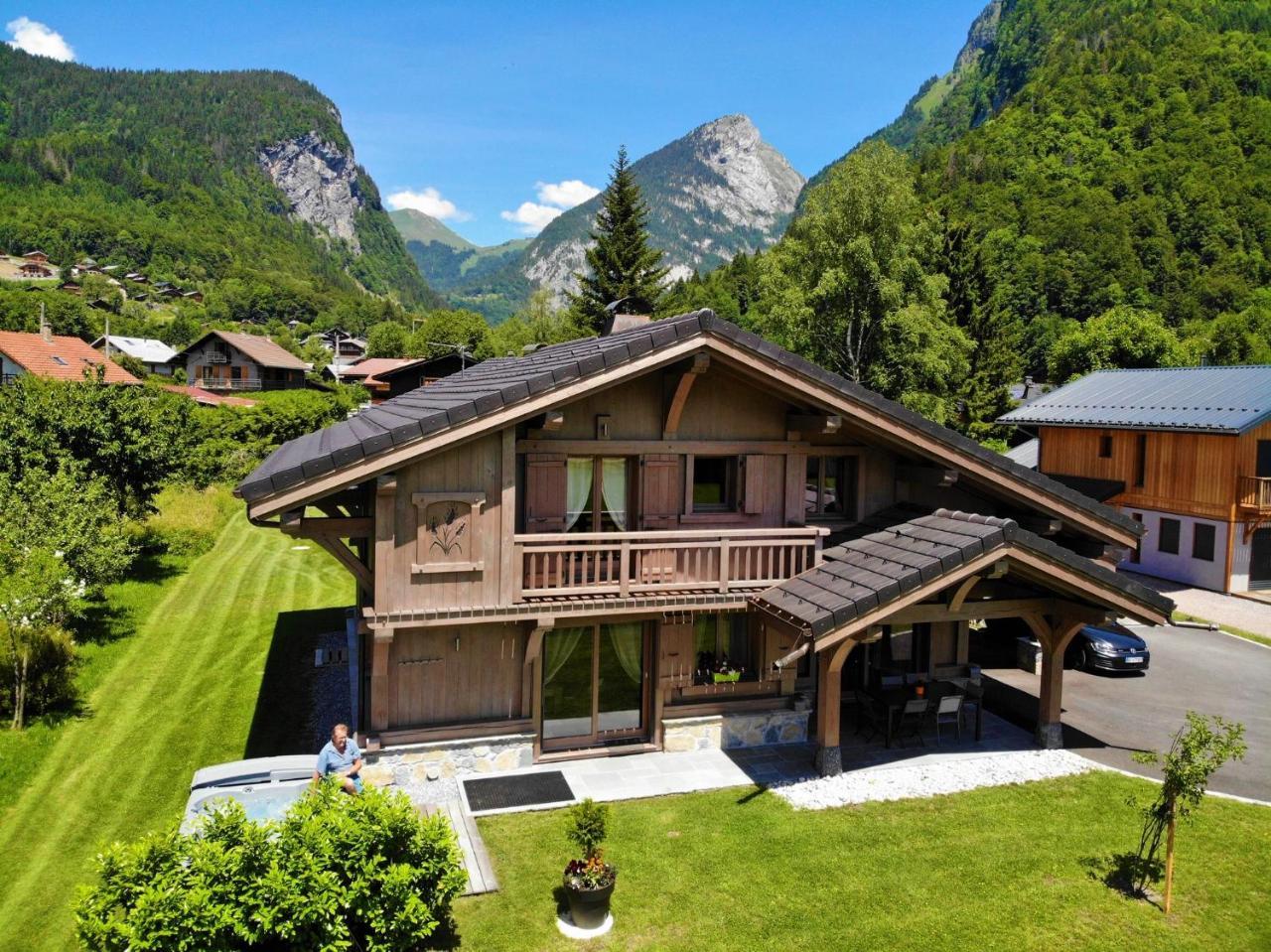 Chalet Luxe Les Melezes — 4-Star Luxury Hotel in Samoens, France