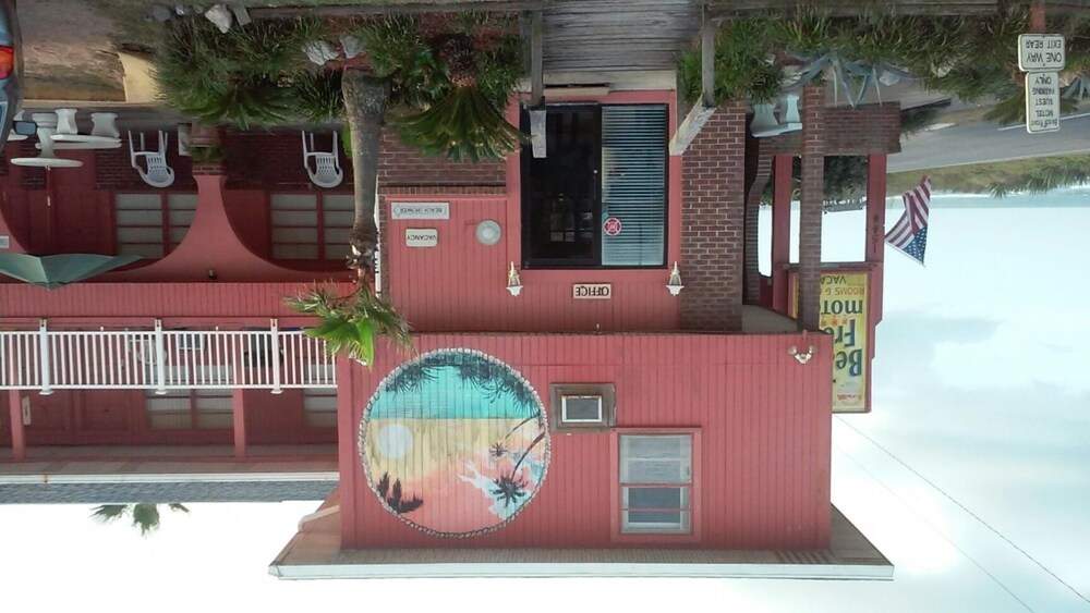 Beach Front Motel - photo 2