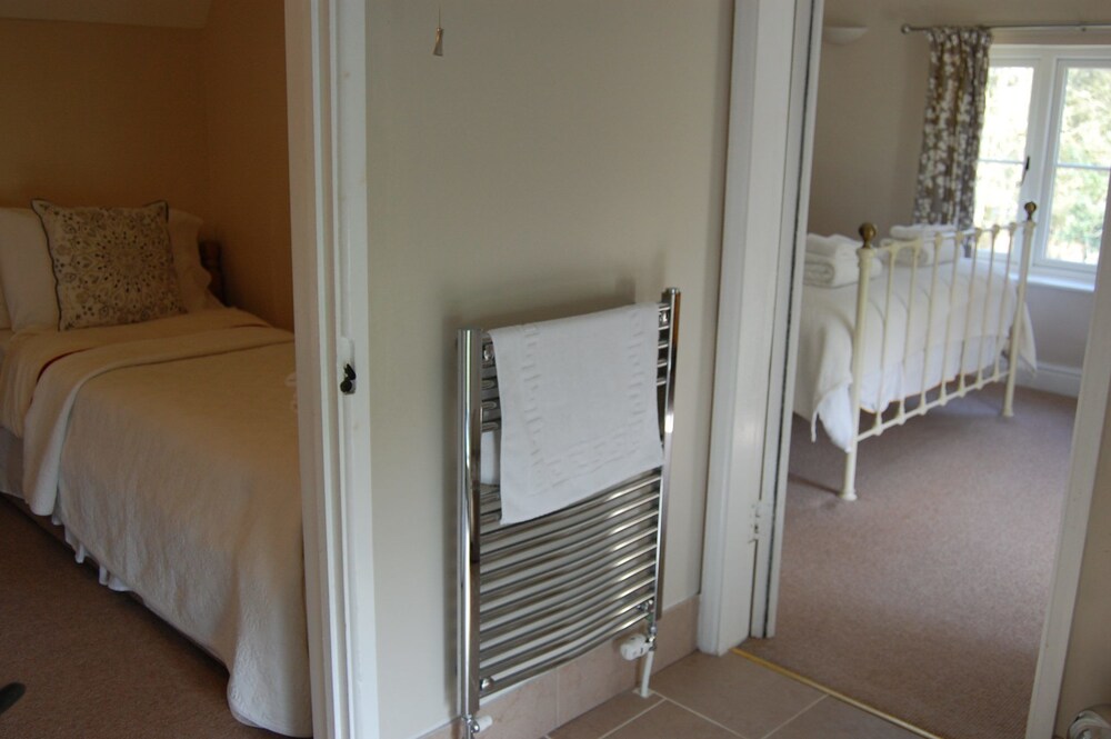 Gorselands Hall — 4-Star Luxury Hotel in Witney, United Kingdom
