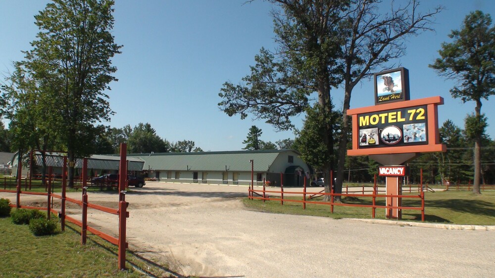 Motel 72 - carbon neutral hotel in Grayling