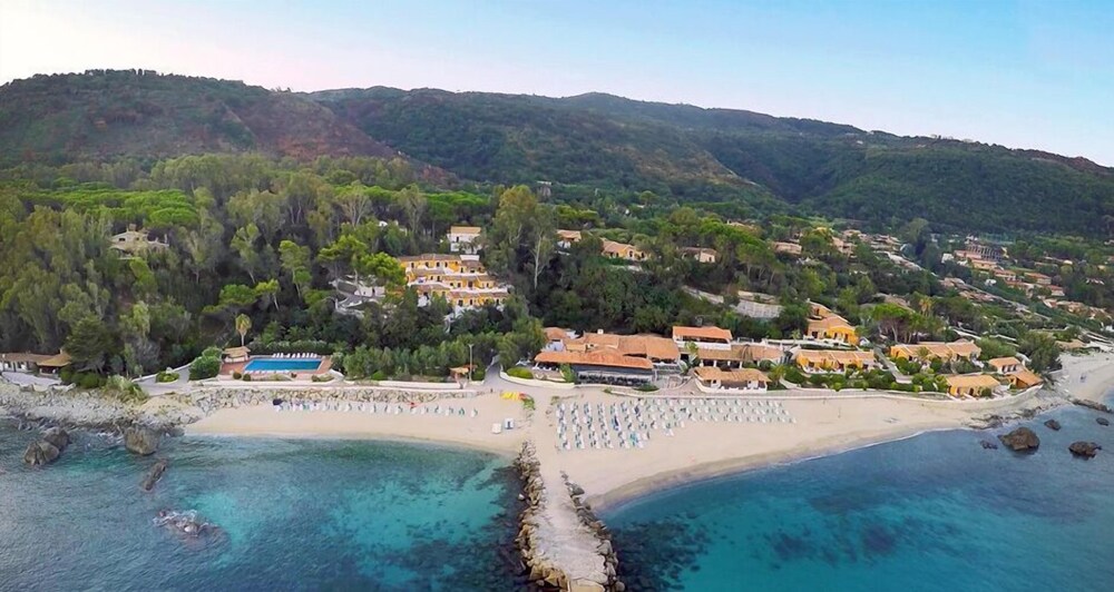 Baia Paraelios - carbon neutral hotel in Parghelia