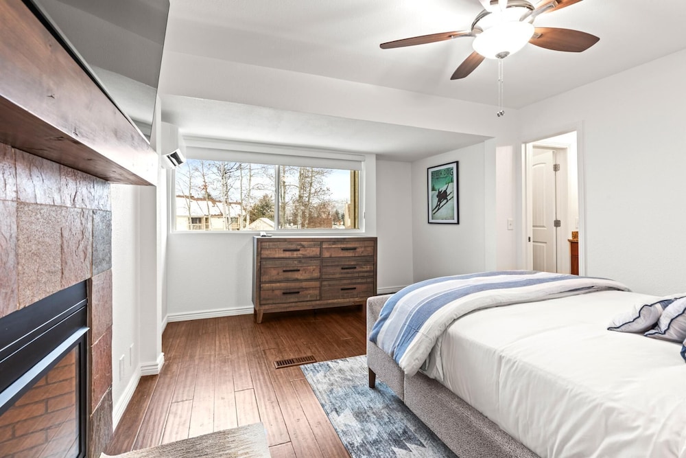 Park Meadow Community Shuttle Route RCT 42 by KBM — 4-Star Luxury Hotel in Bridgeport, United States