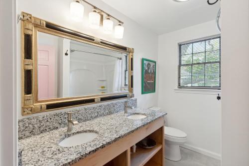 Folly Vacation Vintage Cottage 317 East — 4-Star Luxury Hotel in Folly Beach, United States