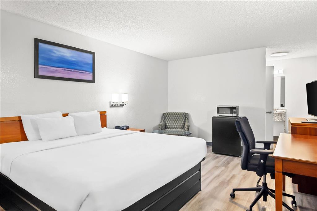 Travelodge Suites by Wyndham MacClenny - photo 29