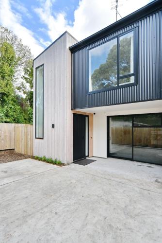 Modern Comfort 2BR Townhouse Near CBD Christchurch Holiday Homes — 4-Star Luxury Hotel in Christchurch, New Zealand