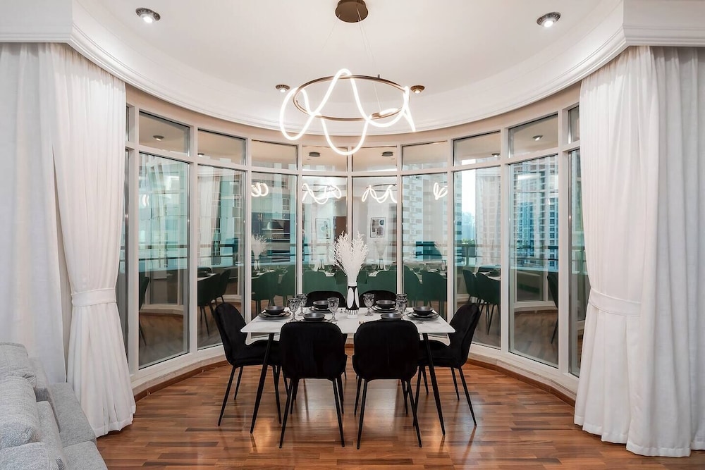 Spacious 2BR apartment in Marina Crown — 4-Star Luxury Hotel in Dubai, United Arab Emirates