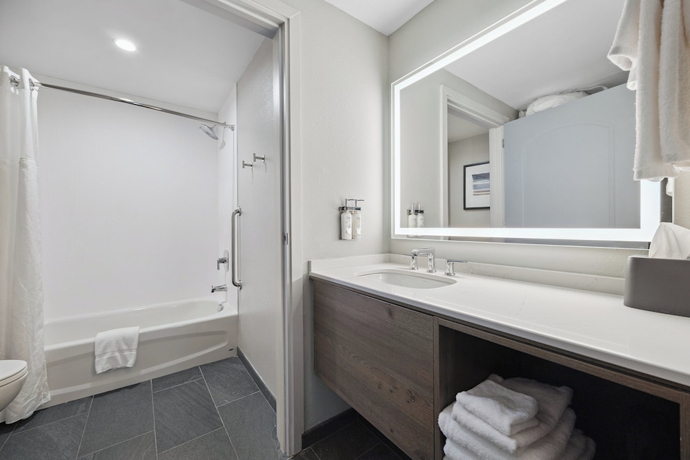 Staybridge Suites Sacramento Woodland - photo 28