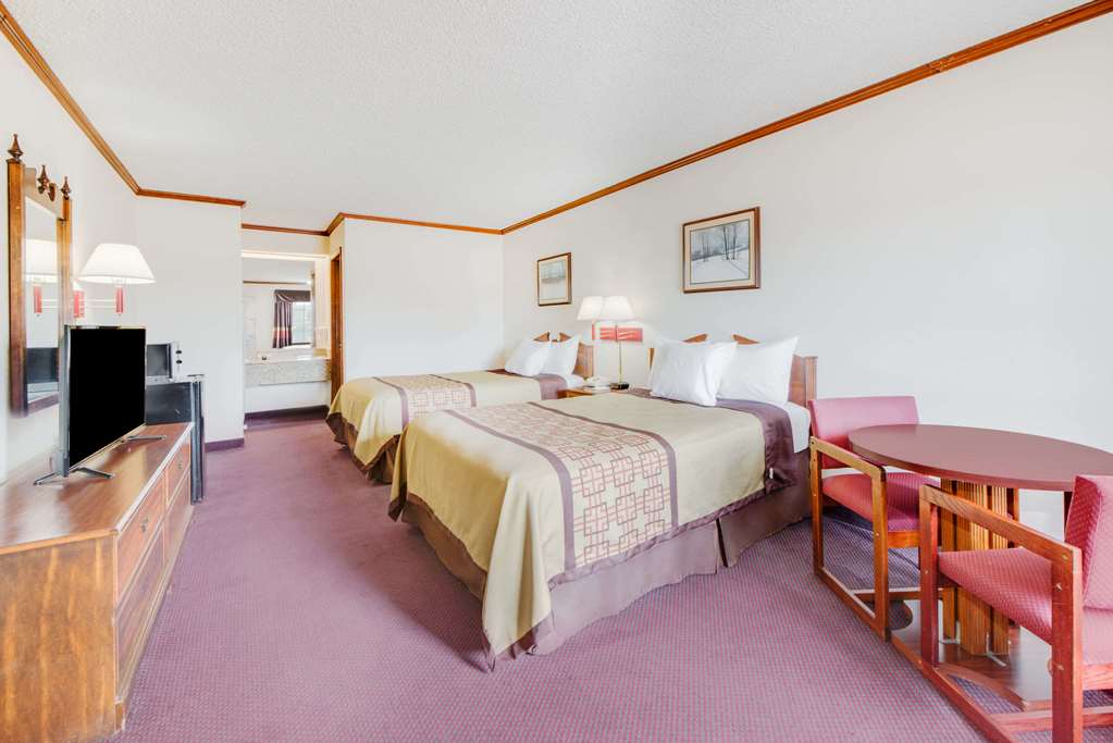 Days Inn by Wyndham Monett - photo 10