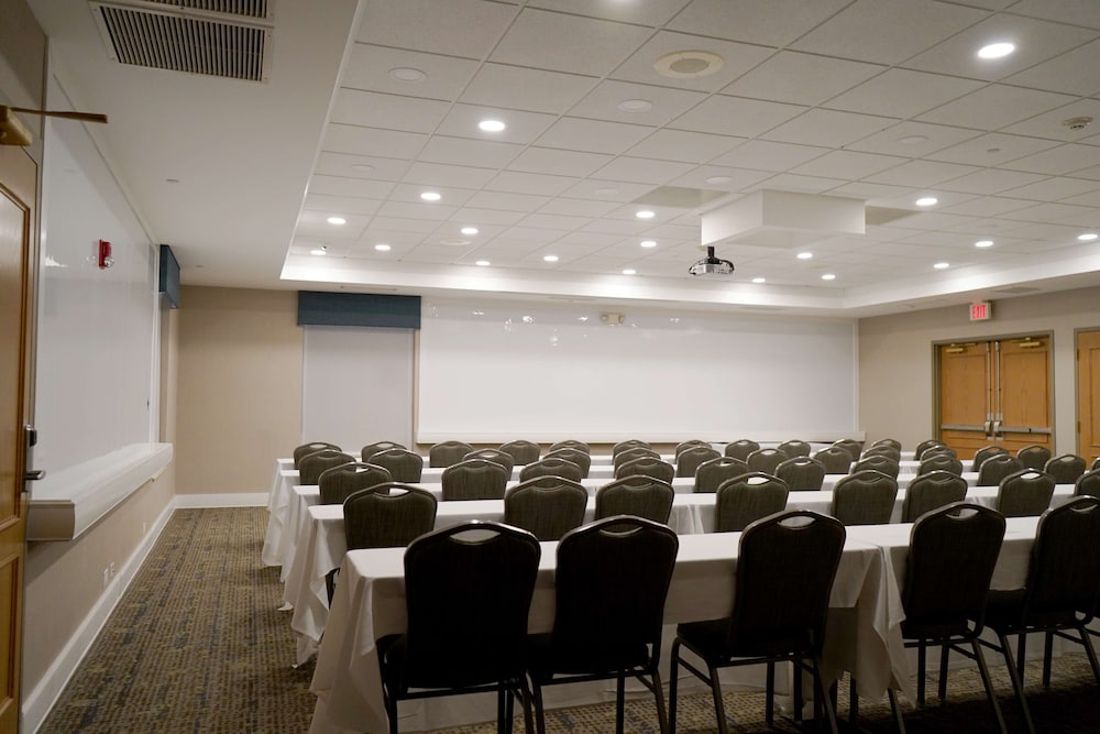 Hampton Inn & Suites Chicago Aurora - photo 38
